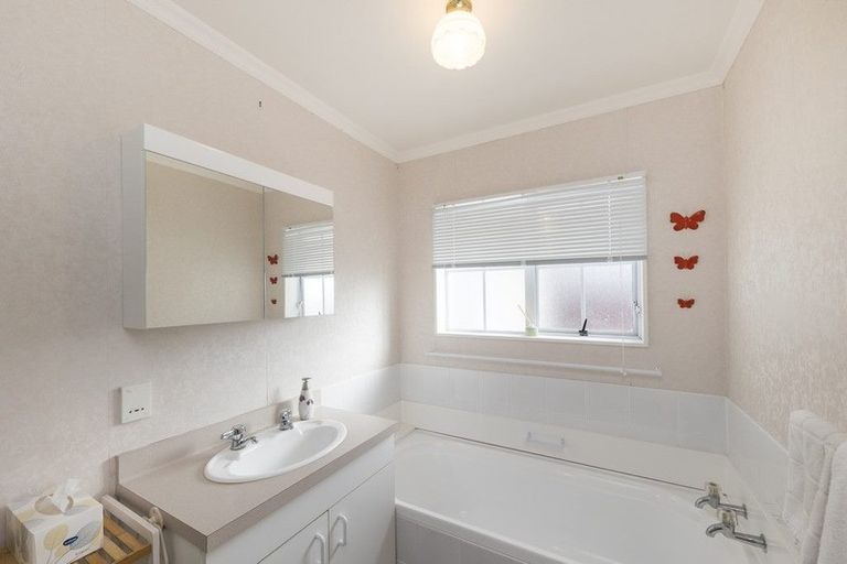 Photo of property in 23 Rangitira Avenue, Palmerston North, 4414