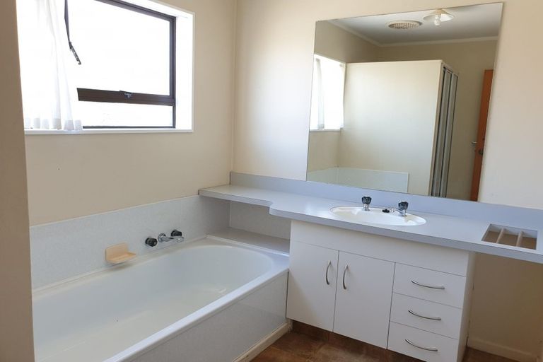 Photo of property in 14 Balmore Place, Wattle Downs, Auckland, 2103