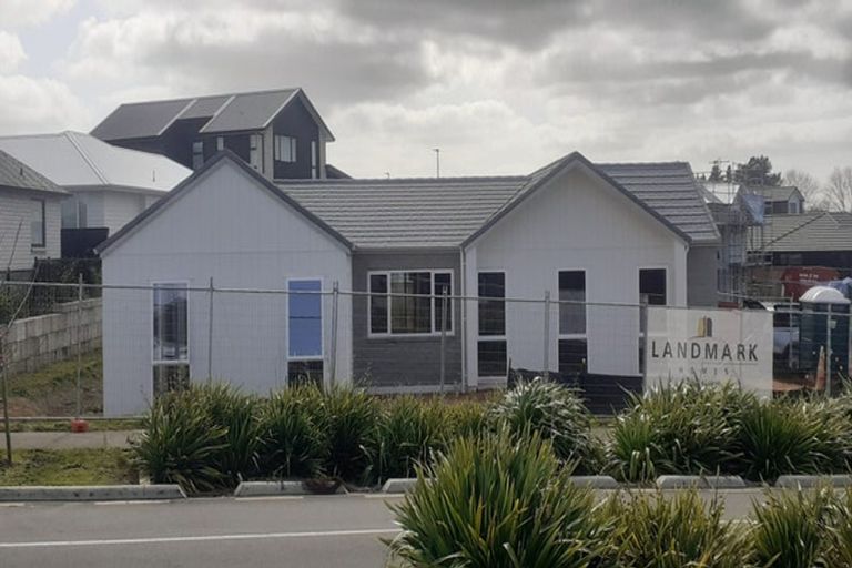 Photo of property in 20 Arohaina Avenue, Karaka, 2124