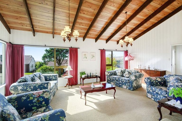 Photo of property in 34 Greyfriars Crescent, Tawa, Wellington, 5028