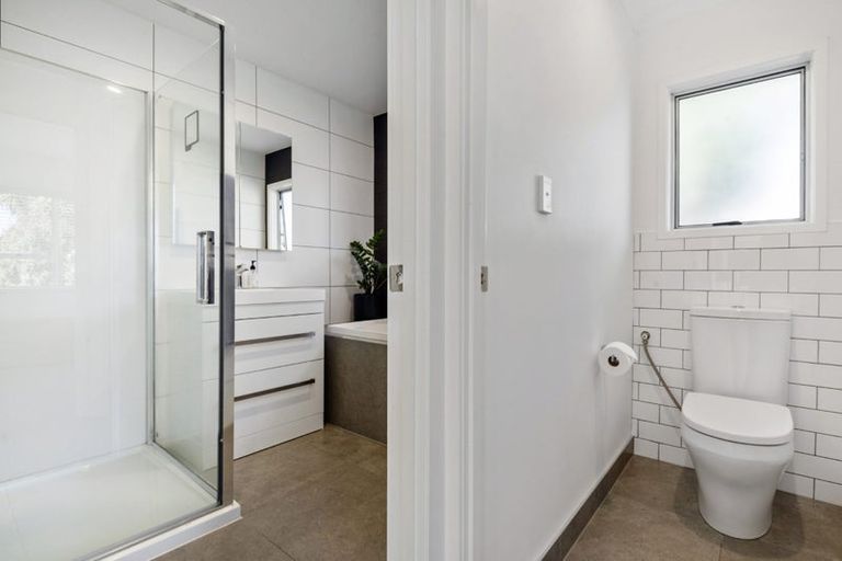 Photo of property in 2/193 Lake Road, Belmont, Auckland, 0622