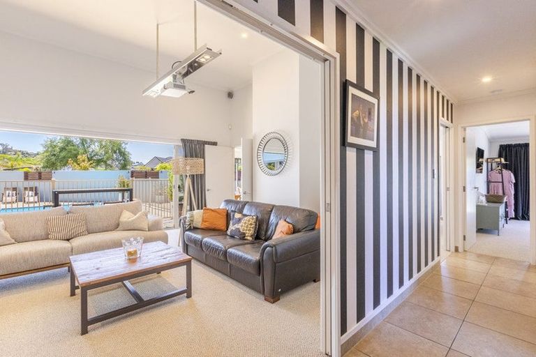 Photo of property in 35 Pinotage Drive, Greenmeadows, Napier, 4112