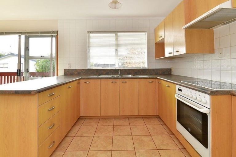 Photo of property in 2/28 Scarlock Avenue, Browns Bay, Auckland, 0630