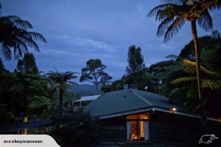 Photo of property in 426 Scenic Drive, Waiatarua, Auckland, 0612