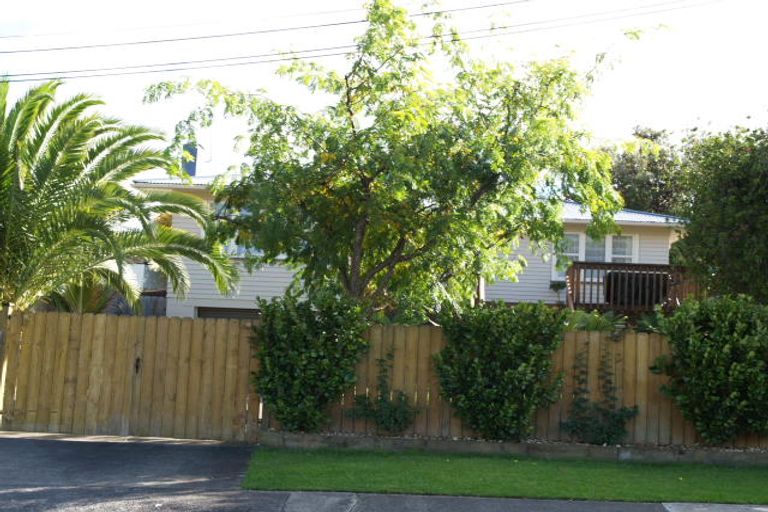 Photo of property in 1/1 Wood Avenue, Howick, Auckland, 2014