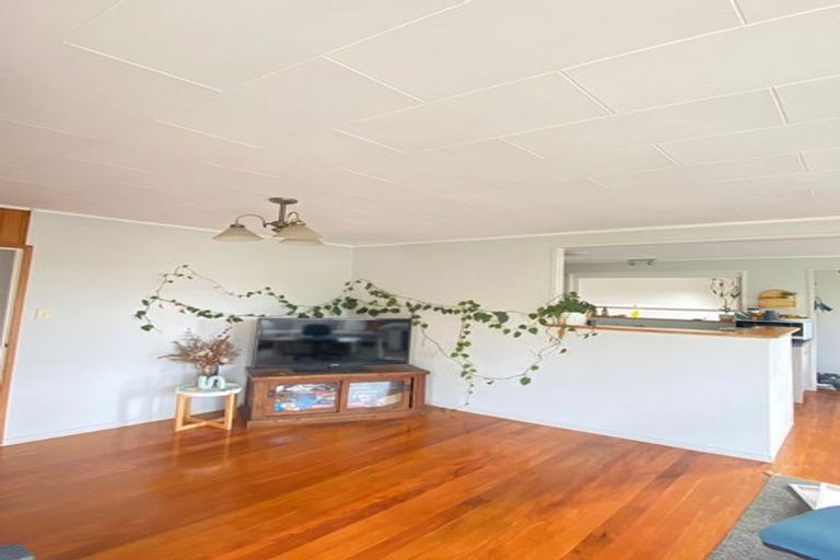 Photo of property in 9 Cockayne Crescent, Sunnynook, Auckland, 0620