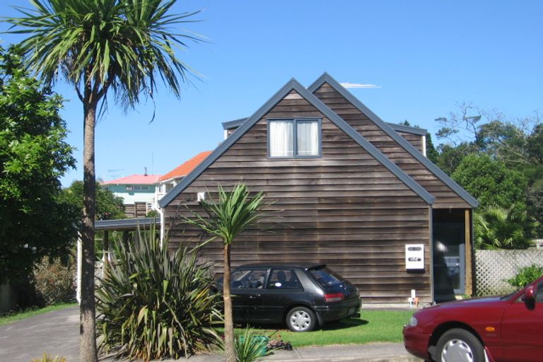 Photo of property in 21 Caspian Close, New Lynn, Auckland, 0600