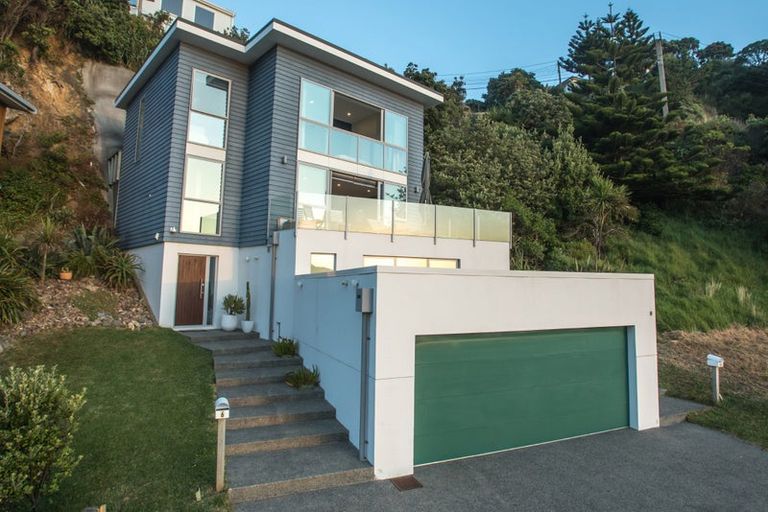 Photo of property in 6 Owhiro Bay Parade, Island Bay, Wellington, 6023