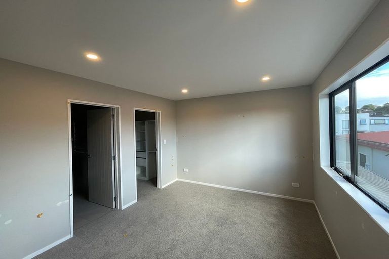 Photo of property in 3 Mark Edward Drive, Half Moon Bay, Auckland, 2012