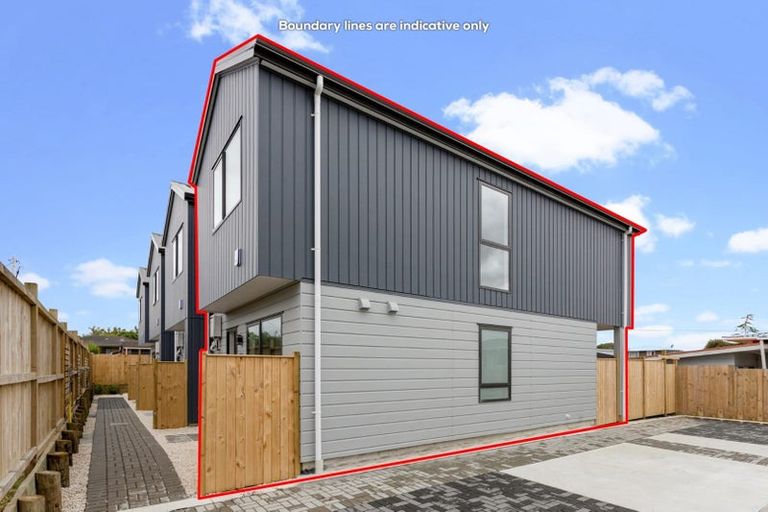 Photo of property in 10e Roberts Road, Te Atatu South, Auckland, 0610