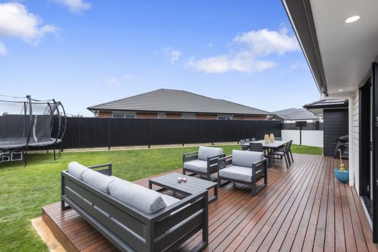 Photo of property in 25 Buddle Road, Wallaceville, Upper Hutt, 5018