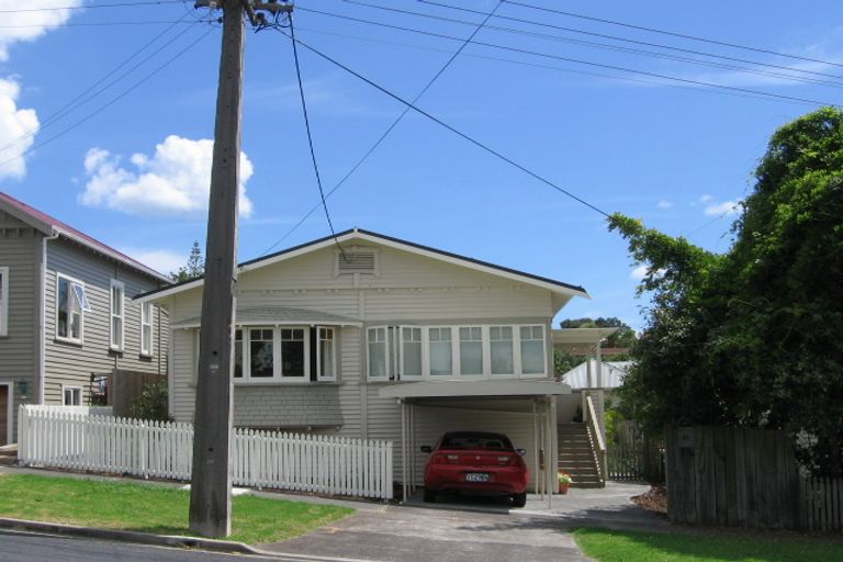 Photo of property in 41 Kiwi Road, Stanley Point, Auckland, 0624