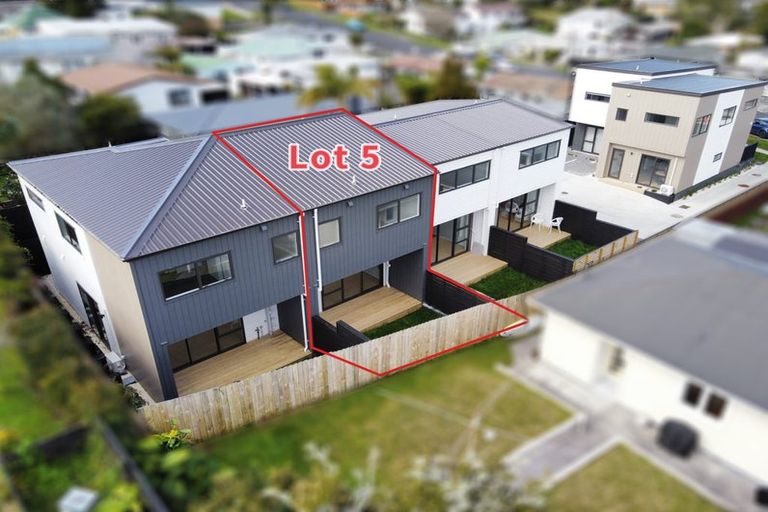 Photo of property in 21e Neal Avenue, Glenfield, Auckland, 0629