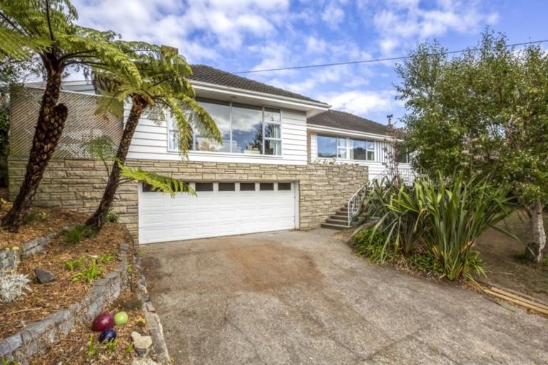 Photo of property in 3 Larsen Crescent, Tawa, Wellington, 5028