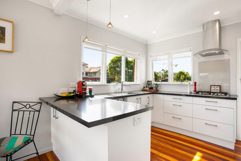 Photo of property in 1/24 Inverness Road, Browns Bay, Auckland, 0630