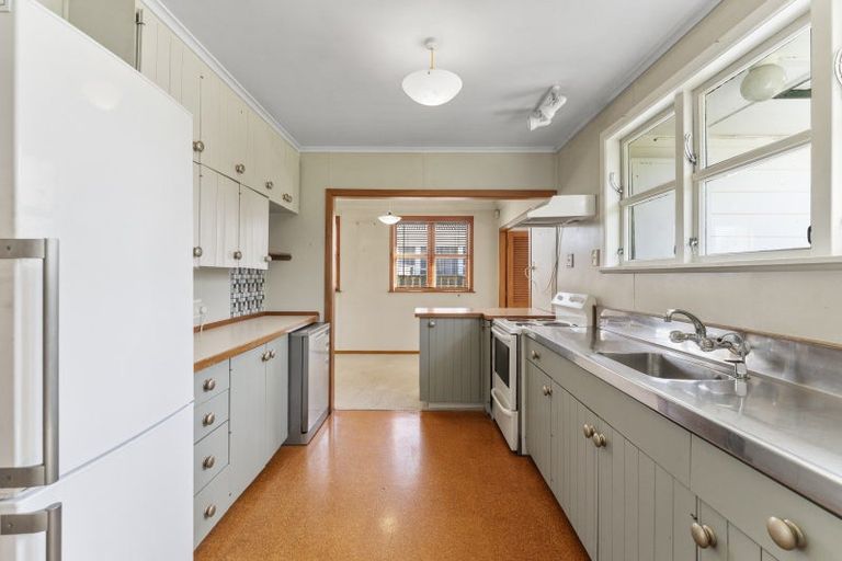 Photo of property in 12 Te Rauparaha Street, Otaki, 5512