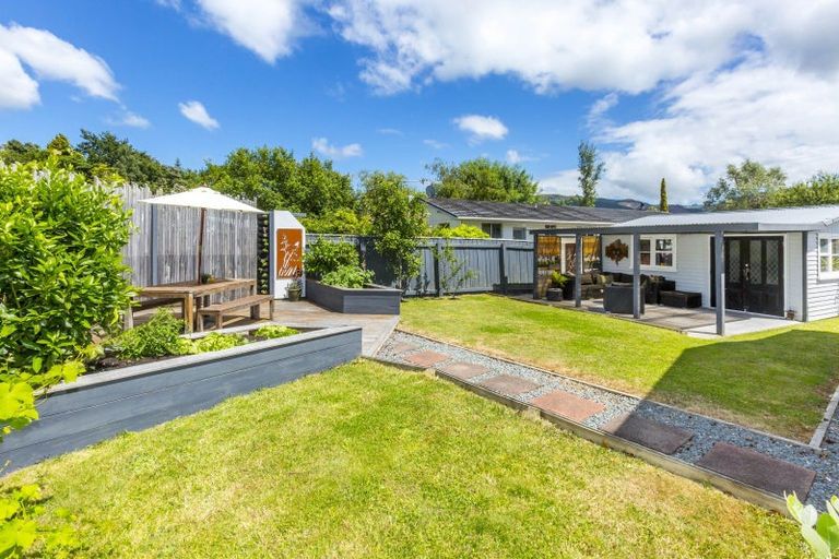 Photo of property in 20 Blue Mountains Road, Silverstream, Upper Hutt, 5019
