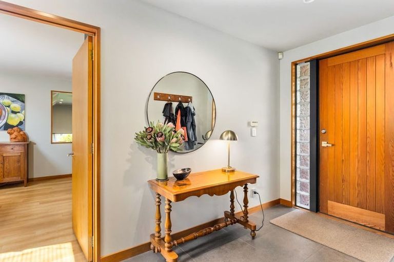 Photo of property in 2 Emerald Lane, Cashmere, Christchurch, 8022