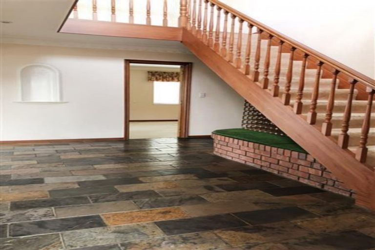 Photo of property in 10 Gigi Place, Conifer Grove, Takanini, 2112