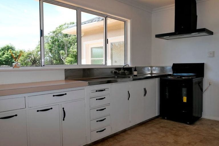 Photo of property in 166 Queen Street West, Levin, 5510