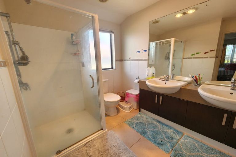 Photo of property in 60 Baverstock Road, Flat Bush, Auckland, 2016