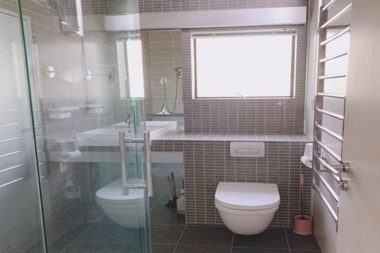 Photo of property in 5 Telephone Road, Birkenhead, Auckland, 0626