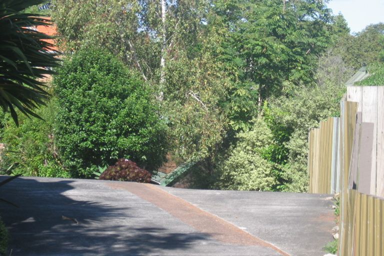 Photo of property in 1/8 Reid Road, New Lynn, Auckland, 0600