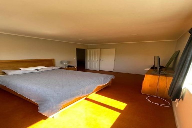 Photo of property in 19 Rayner Road, Piha, New Lynn, 0772