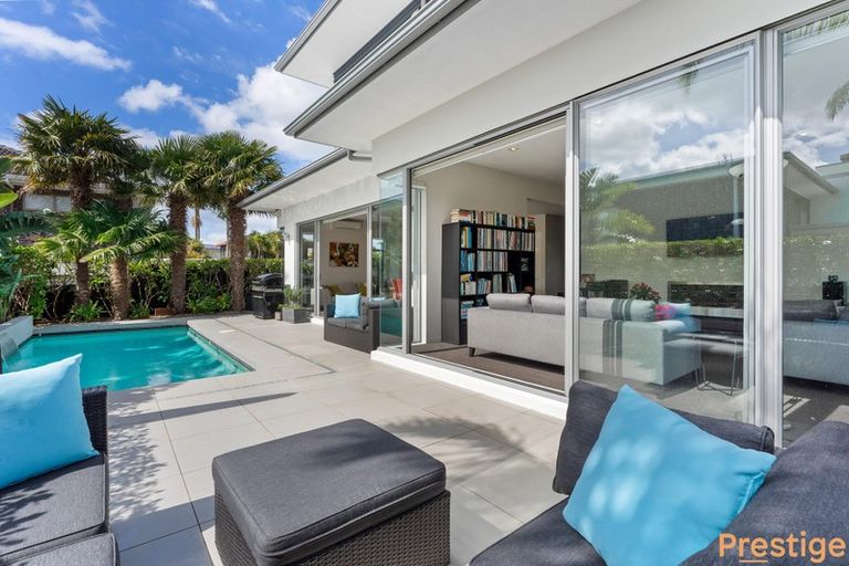 Photo of property in 2a Mirwill Road, Rothesay Bay, Auckland, 0630