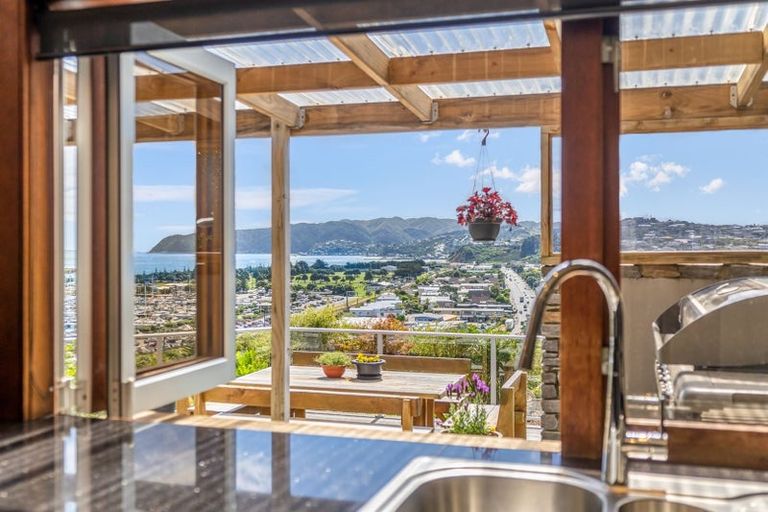 Photo of property in 62 Kiriwai Road, Paremata, Porirua, 5024