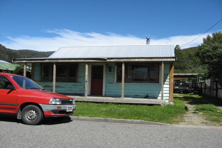 Photo of property in 12 Buller Street, Picton, 7220