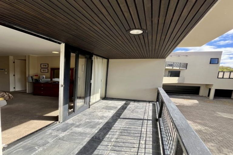 Photo of property in Highwic, 2/32 Hobson Street, Thorndon, Wellington, 6011