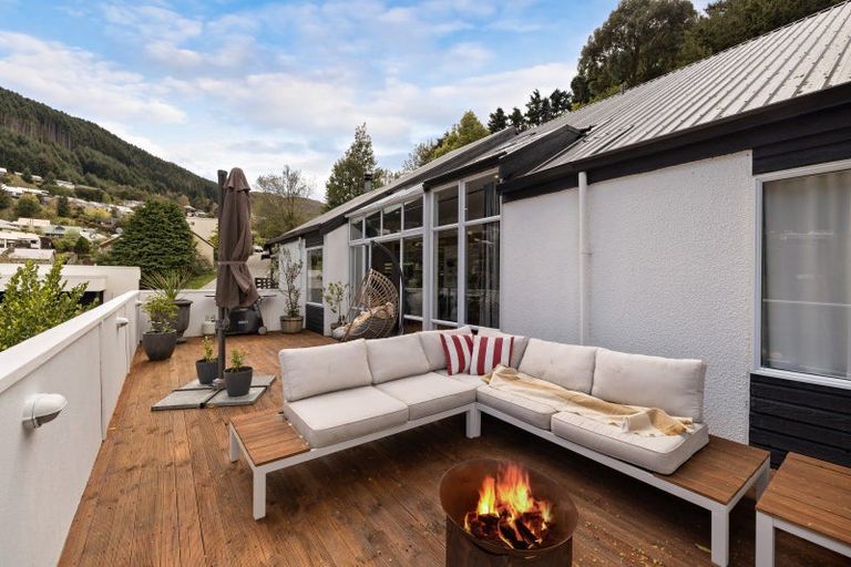 Photo of property in 12 Mackinnon Terrace, Sunshine Bay, Queenstown, 9300