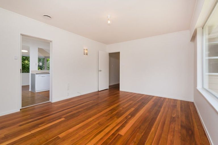 Photo of property in 13 Normanton Street, Glenfield, Auckland, 0629
