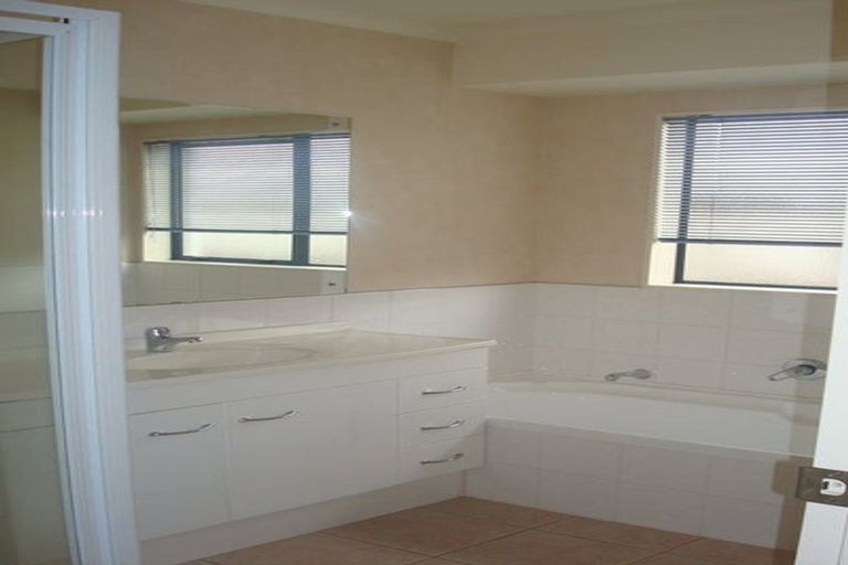 Photo of property in 7 Ardkeen Place, East Tamaki, Auckland, 2016