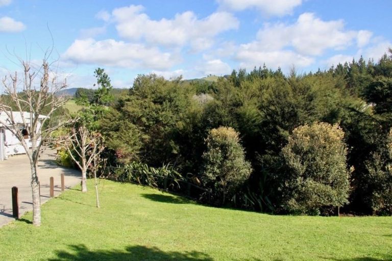 Photo of property in 9 Ohuka Place, Whitianga, 3510