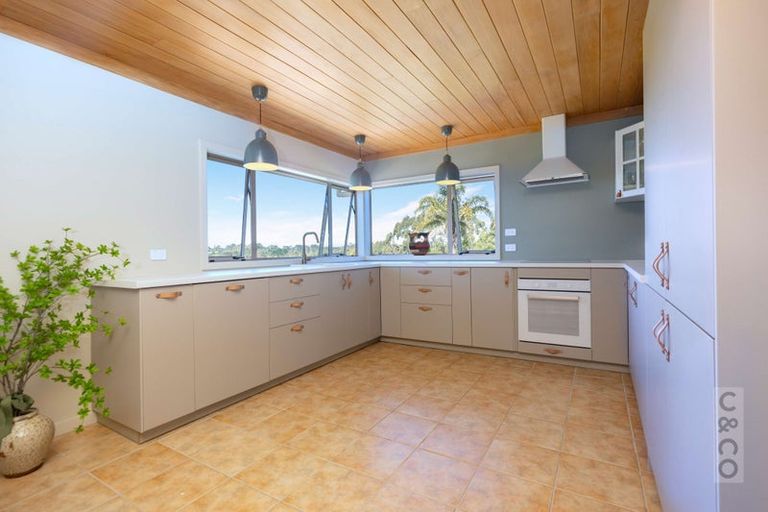 Photo of property in 221 Amreins Road, Taupaki, Henderson, 0782