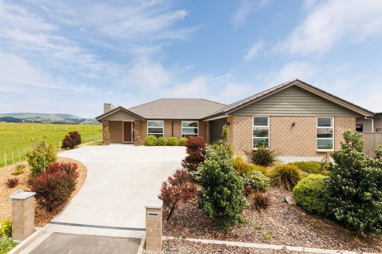 Photo of property in 206 Pacific Drive, Fitzherbert, Palmerston North, 4410