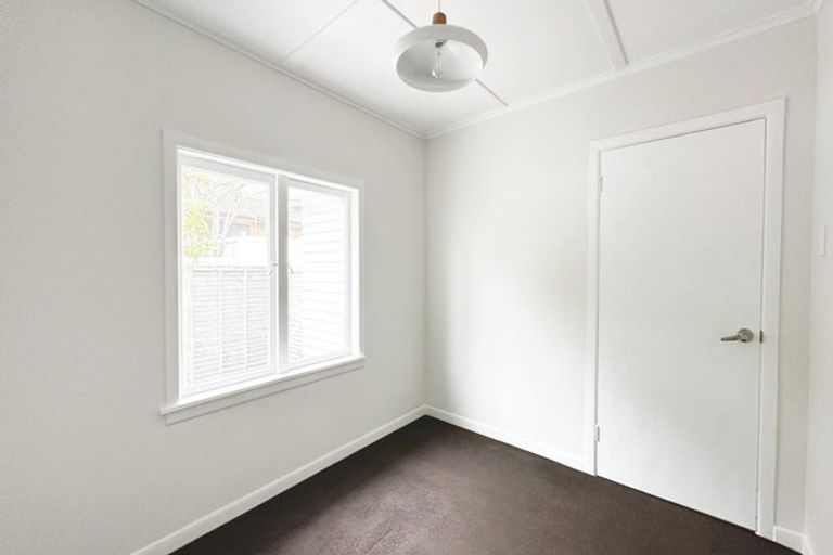 Photo of property in 1/17 Lyons Avenue, Murrays Bay, Auckland, 0630