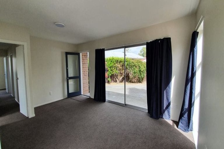 Photo of property in 21 Besant Place, Avondale, Christchurch, 8061