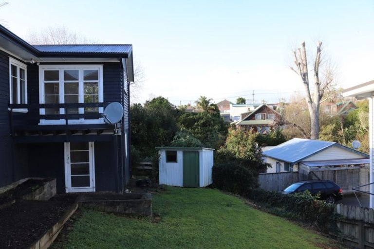 Photo of property in 27 Glenfern Road, Mellons Bay, Auckland, 2014