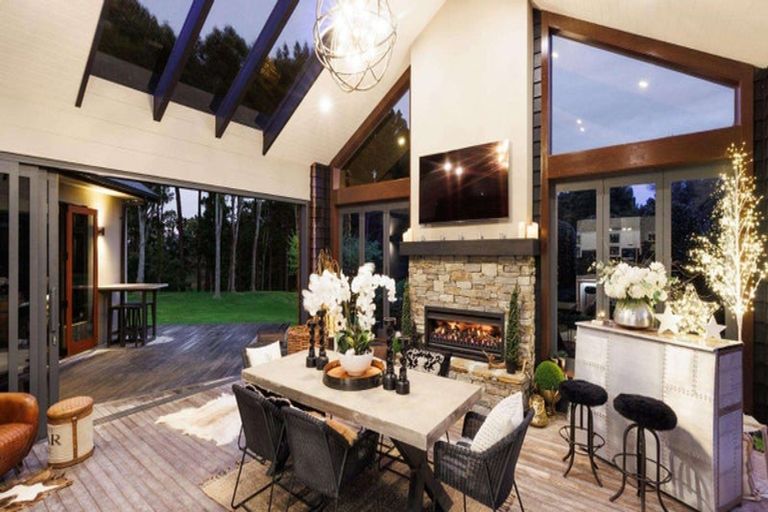 Photo of property in 7 Titirangi Drive, Fitzherbert, Palmerston North, 4471