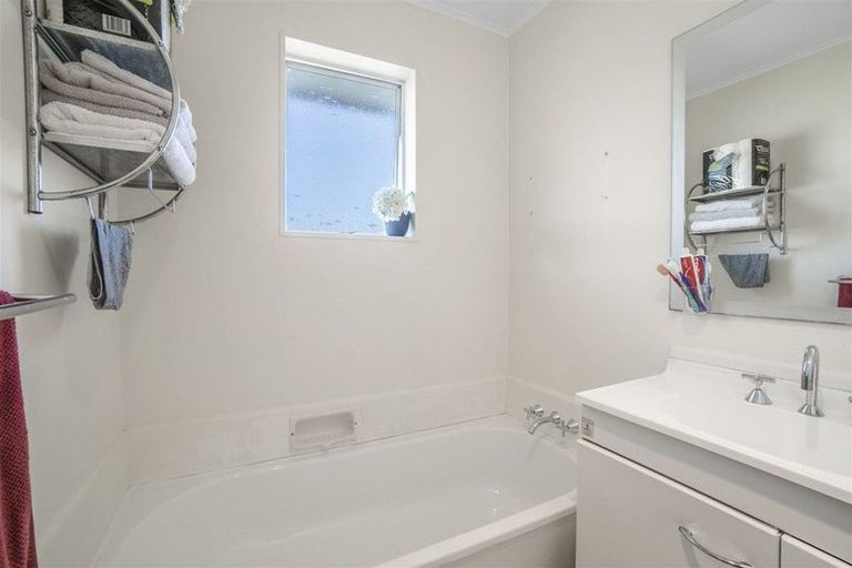 Photo of property in 321a Wellington Road, Wainuiomata, Lower Hutt, 5014