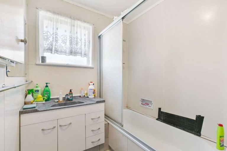 Photo of property in 11 Domain Road, Weymouth, Auckland, 2103