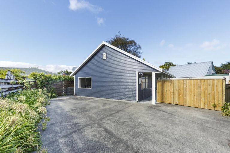 Photo of property in 23b Dorset Crescent, Hokowhitu, Palmerston North, 4410