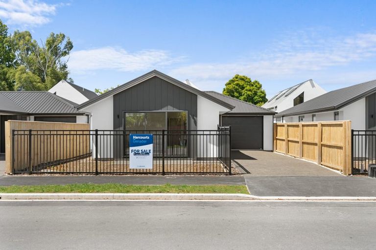 Photo of property in 2/4 Ramore Place, Redwood, Christchurch, 8051
