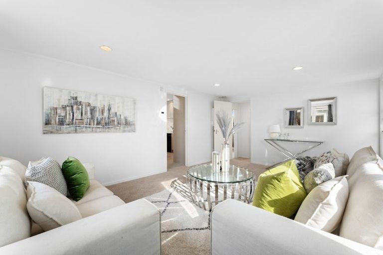 Photo of property in 9 Bay Street, Red Beach, 0932