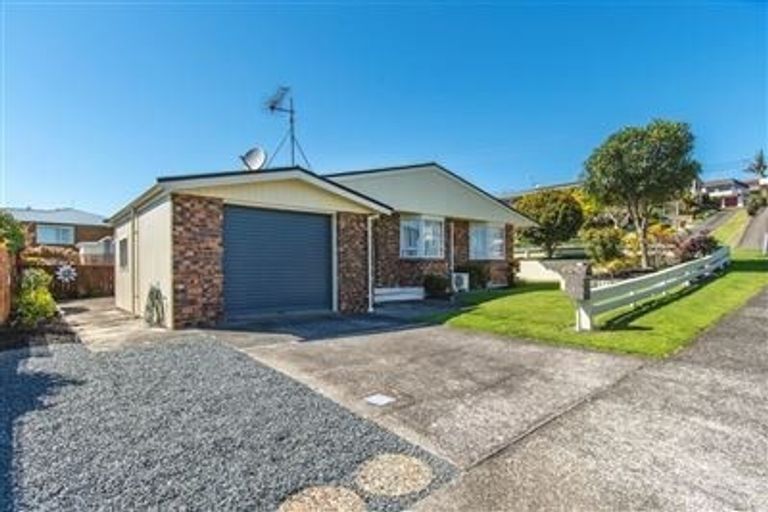 Photo of property in 1 Linklater Avenue, Bellevue, Tauranga, 3110
