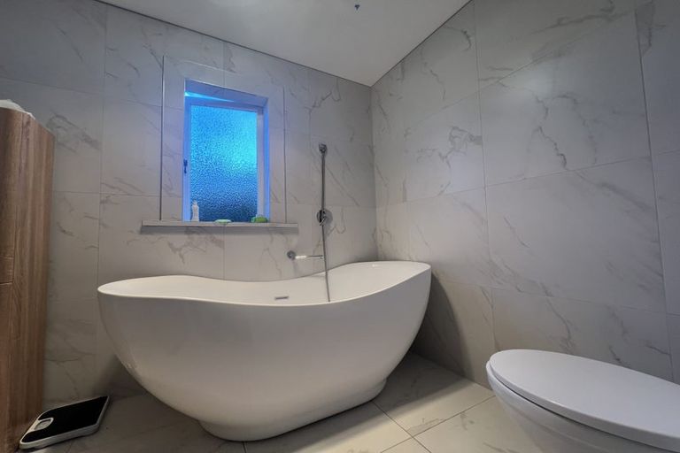 Photo of property in 30 Niccol Avenue, Narrow Neck, Auckland, 0624