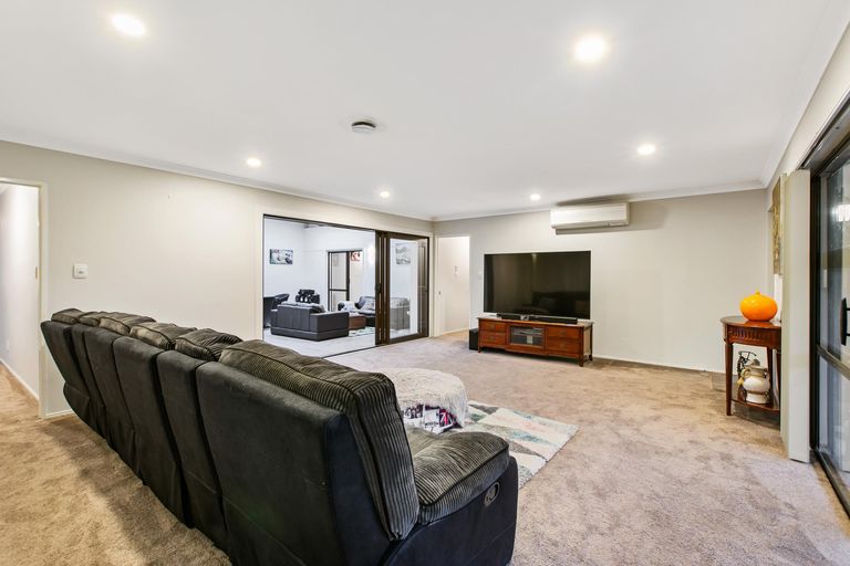 Photo of property in 7 Zenith Place, Conifer Grove, Takanini, 2112